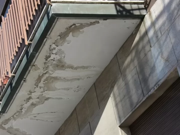 Przeciekający balkon